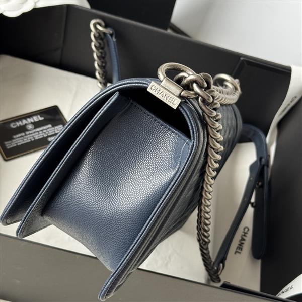 2026127214239622 700